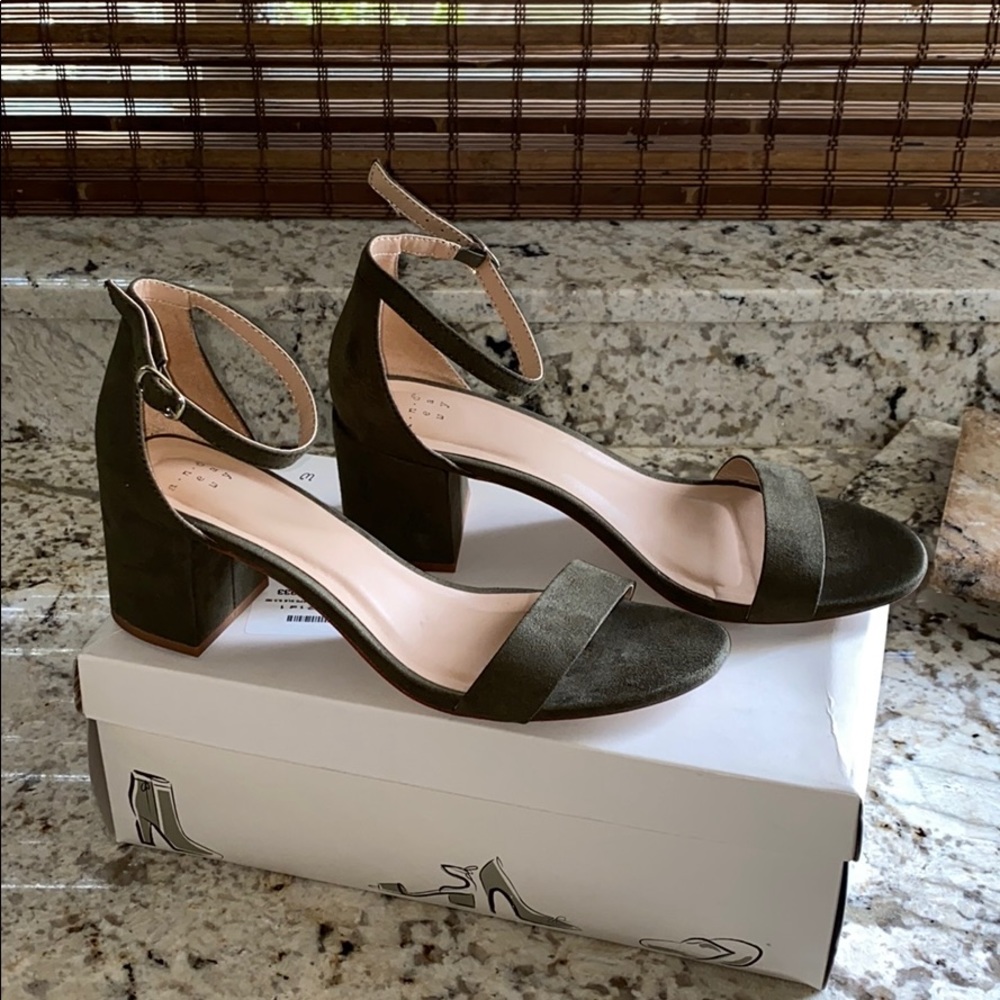 Olive green short heels 💚🤎